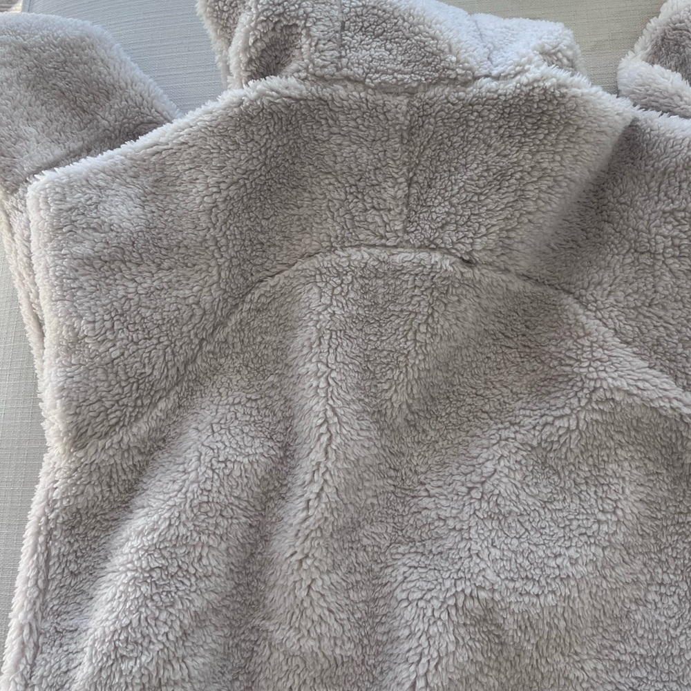 Lululemon fuzzy jacket size xs/s